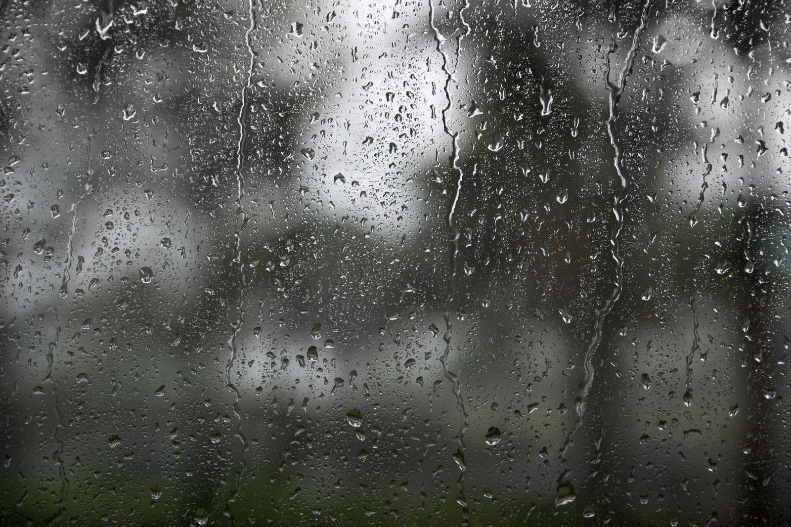 ［更新］黑色暴雨警告信號至少維持至下午3時